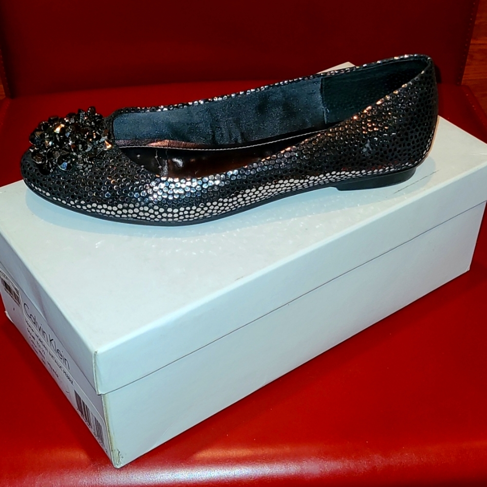 Calvin Klein Morgan Metallic Pebble Flats Pewter Size 6